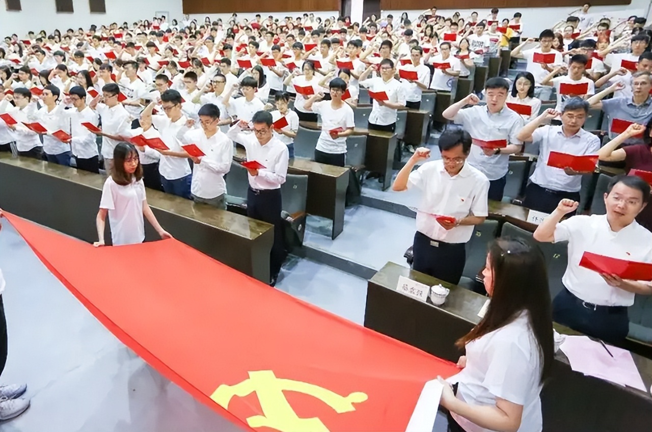 大学生入党“决定权”在谁手里？辅导员说出实情，学生别找错了人