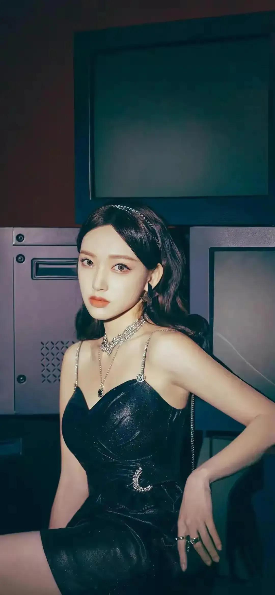 程潇的眉毛和眼影，画的特别好看，和她人一样的漂亮