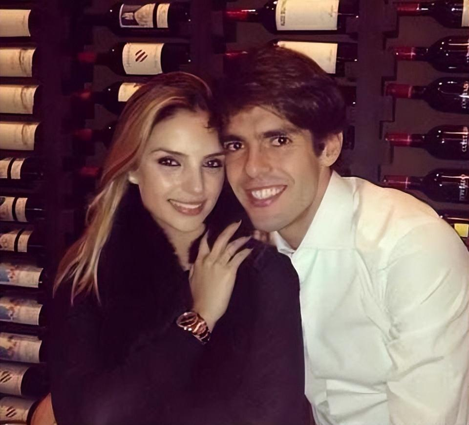 卡卡跟前妻为啥离婚（卡卡：和梅西一样忠于爱情，前妻为事业离去，小13岁嫩模为他续爱）