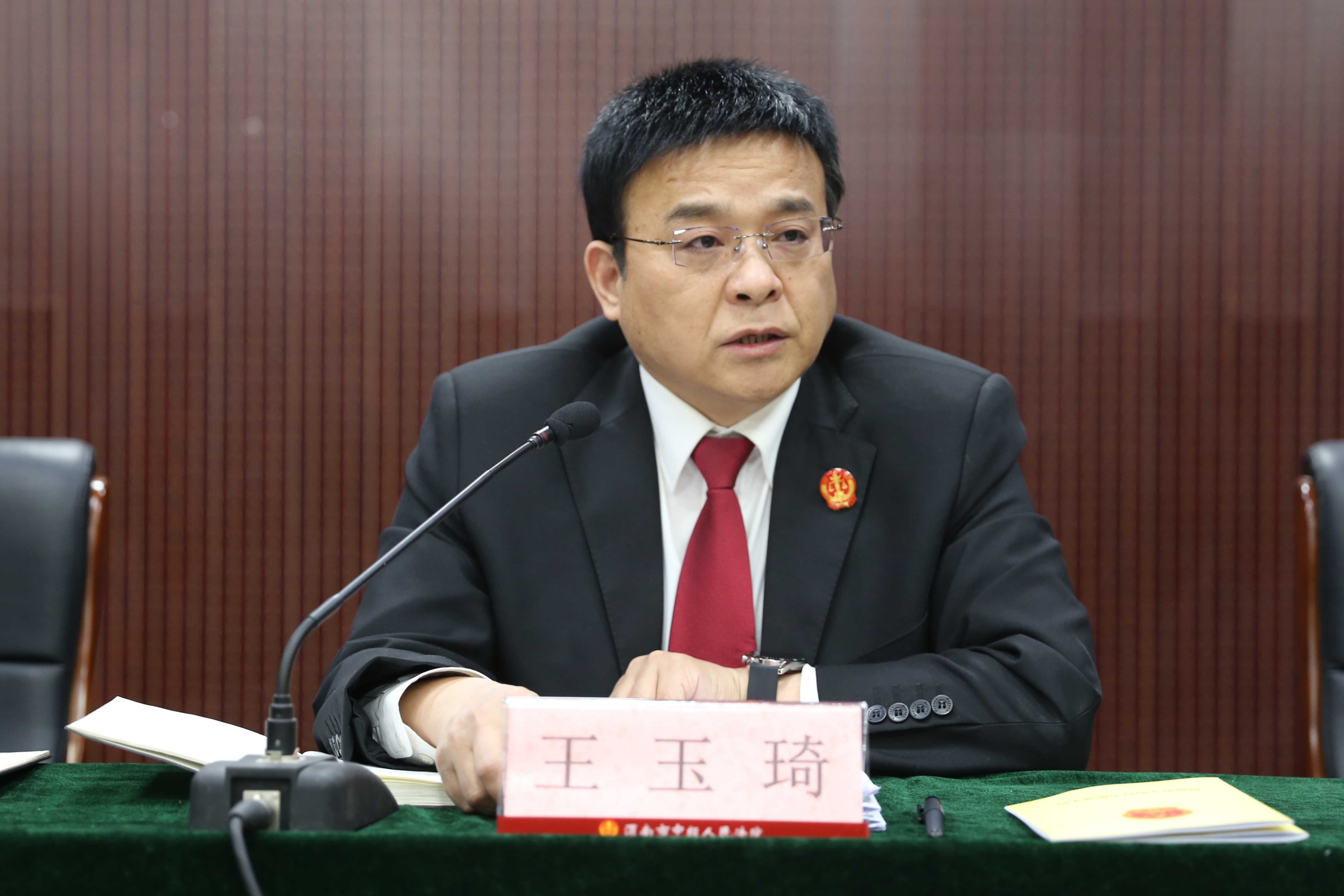 渭南中院召开深入推进“高举旗帜、响应号召、奋进新时代、启航新征程”主题活动动员部署会