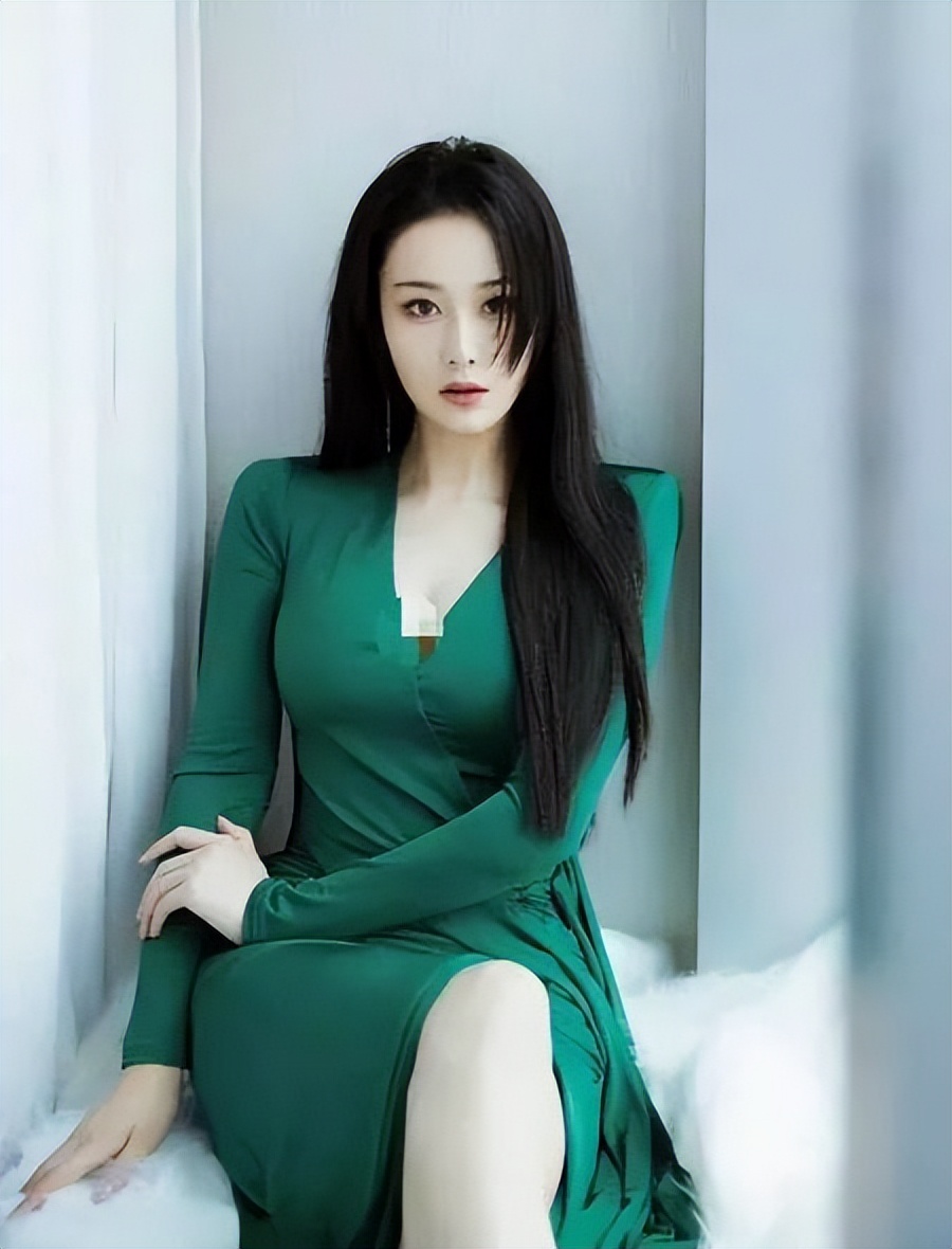 张馨予靠老公"一嫁改命",一手烂牌打回王炸,她老公是什么背景