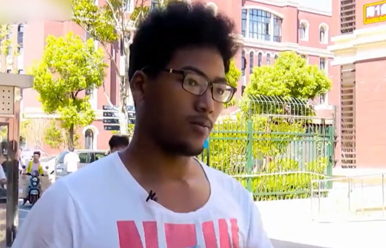 上海阿婆养大的黑人小囡，历尽艰难成为上海人，如今他们过得如何