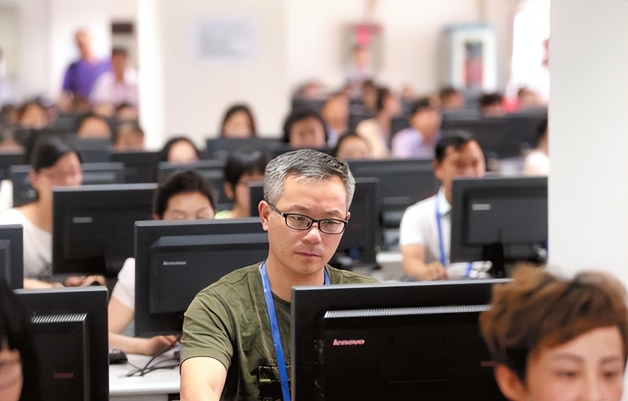 高考出题人究竟有多神秘?出题后被统一管理,连家人都联络不上