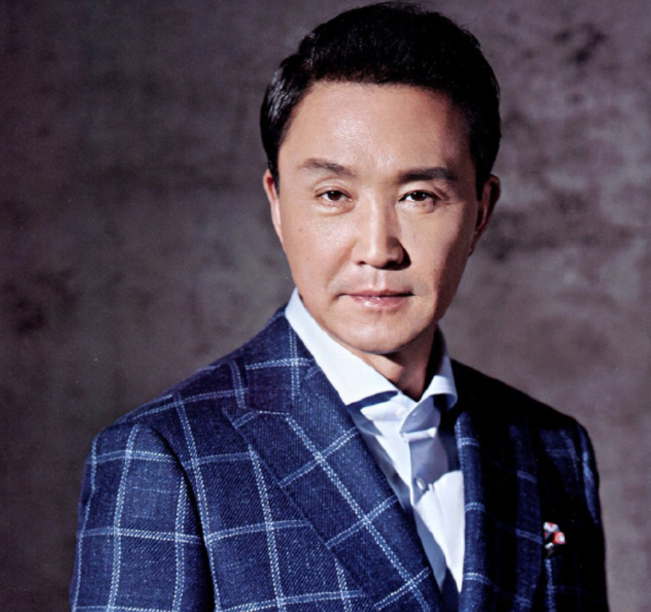 是没有钱就不行了,这个尴尬的时候,还是他跟高玉良两个人临时凑了点