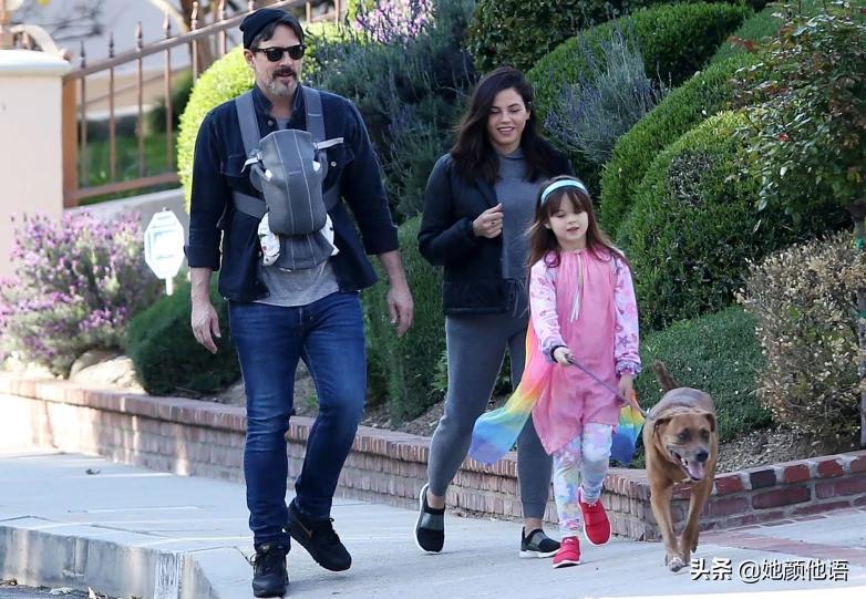 阿诺德·施瓦辛格去兜风和更多的明星快照