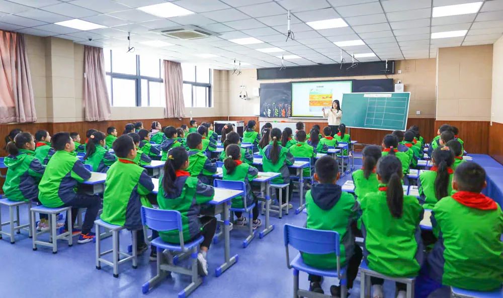 东升迎春小学高雪老师受邀在四川省小学英语网络教研活动中说课