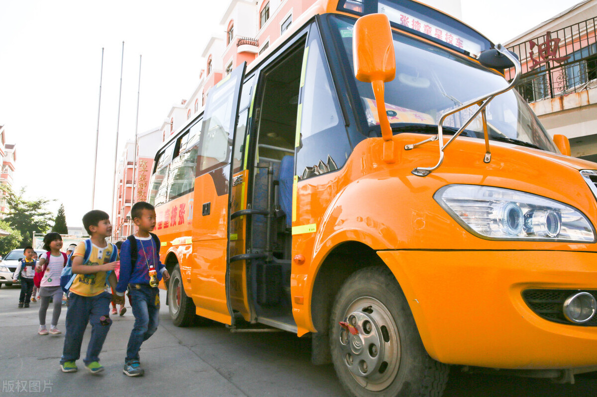 校车到底是哪家的车？校车事故，为什么校长要停职接受调查？