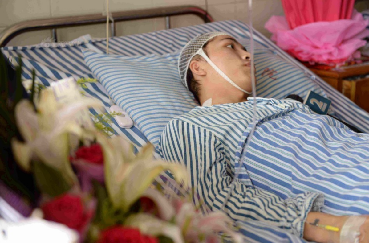 2014年，两名“夺刀少年”救下全车人后错过高考，后来怎么样了？