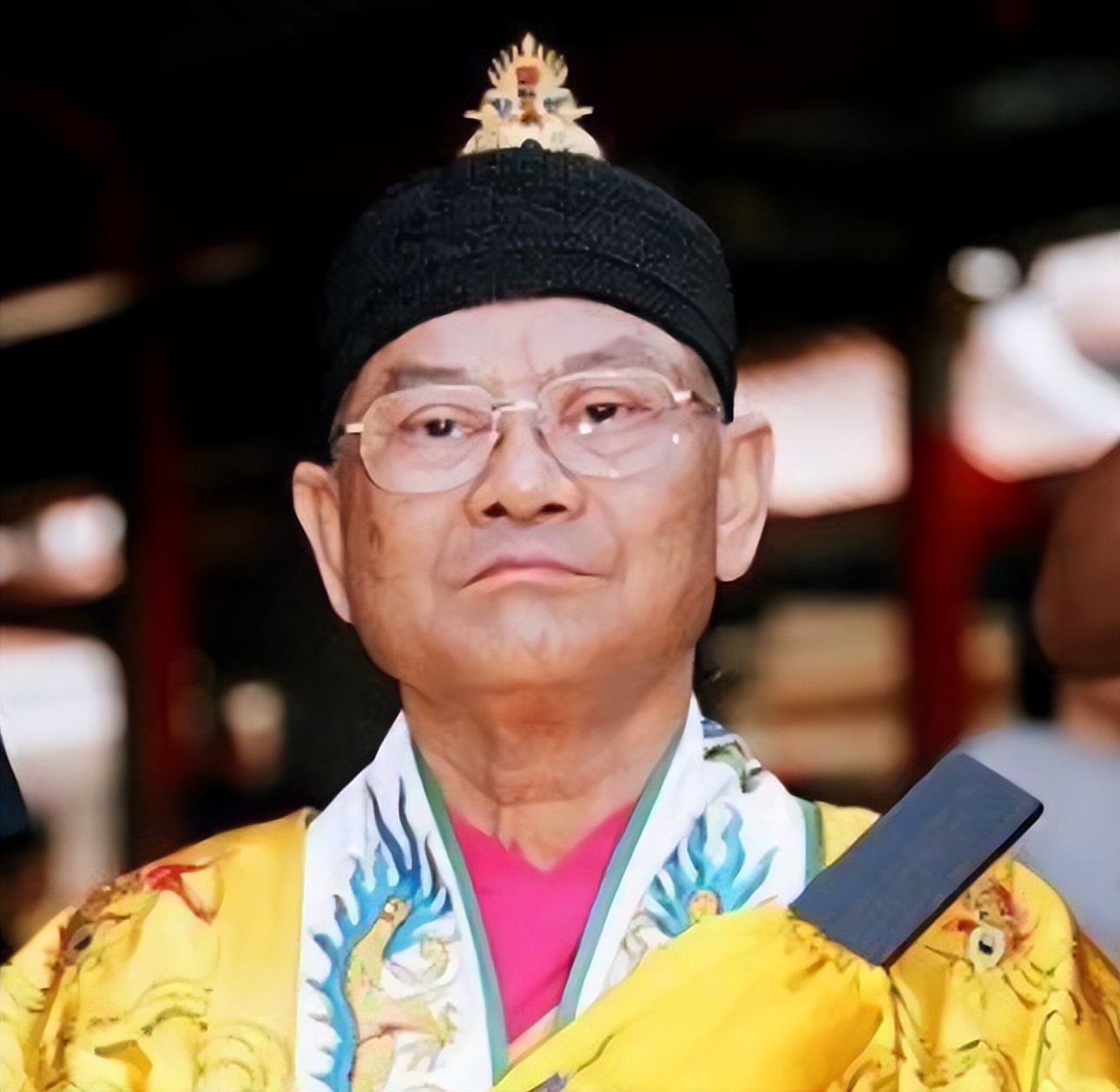 1969年，最后一任张天师撒手人寰后继无人，接班乱象频出