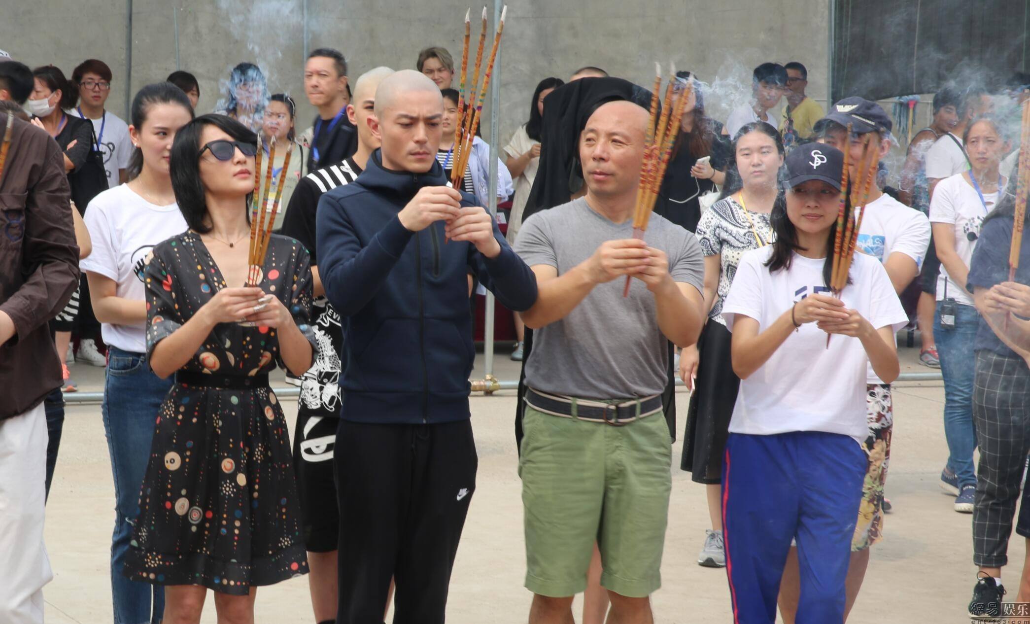 2022年开年，官方叫停明星高片酬！细扒8位明星片酬，个个很荒唐