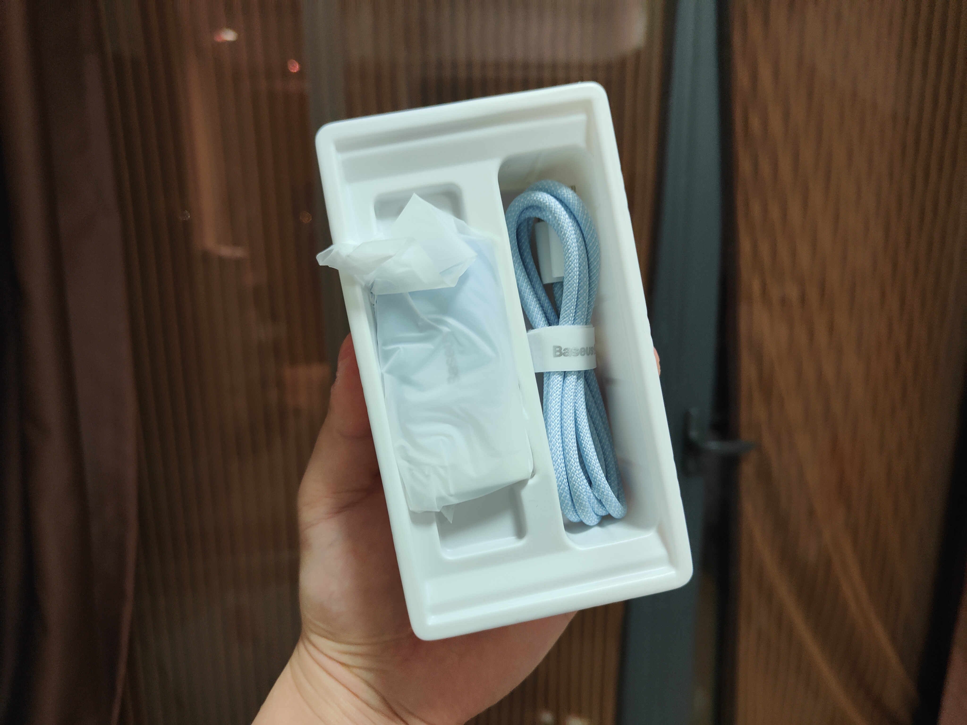 一个抵三个，倍思GaN3 Pro 65W氮化镓充电器，有点炫
