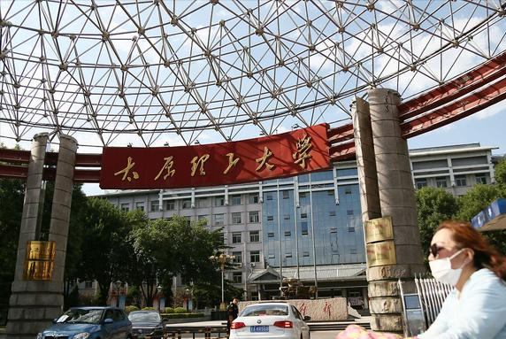 国内高校分为八个等级，第一等级“高不可攀”，四等级性价比最高