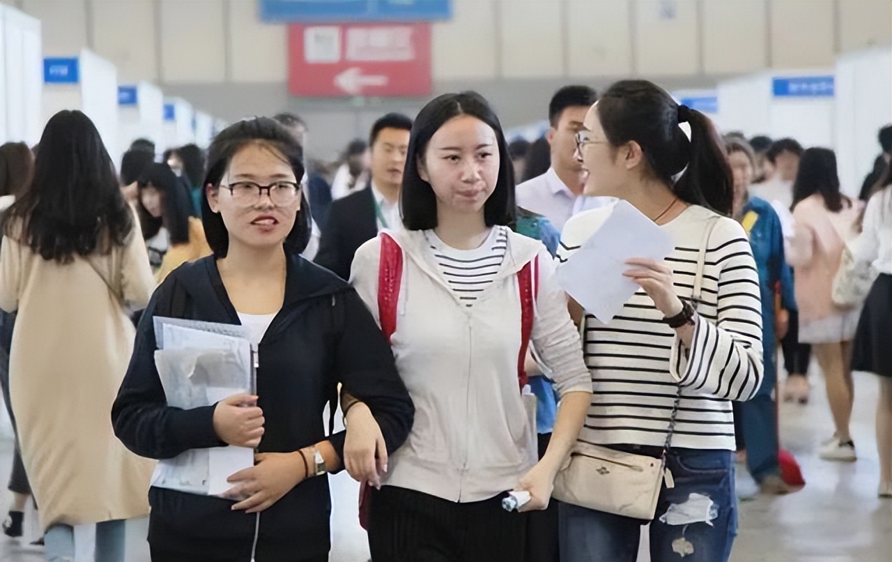 2022高考生有个好消息，报考这类大学不仅免学费，毕业就是铁饭碗