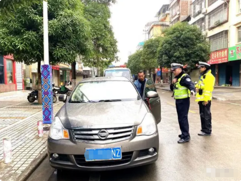 拍违章也能挣钱？男子：当然能，就是比较废车