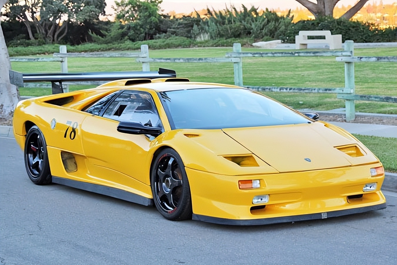 史上最牛跑车 阿波罗跑车-千百科