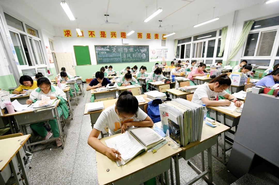 广西“考霸”吴善柳：参加10次高考，放弃北大考上清华，后来怎样