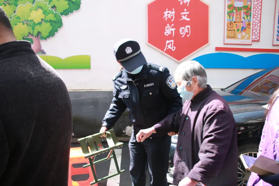 浉河：“疫”線最美“警察藍”，防控疫情顯擔當