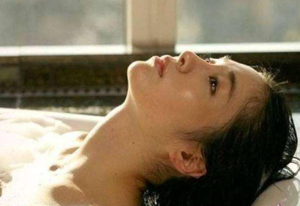 “人间惨剧”张紫妍：被31位大佬性侵后自尽，却无人能为她申冤