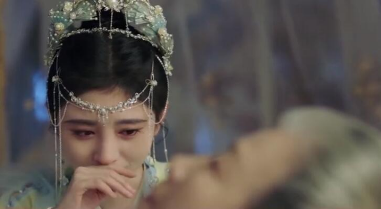 打戏无力、假吃、用十个替身，比起老戏骨，这些流量演员太拉跨了