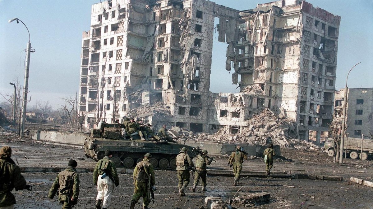 ����۾�������˹Ӫ��ս��Ⱥʵս���֡����衱�����й��к���ʾ��