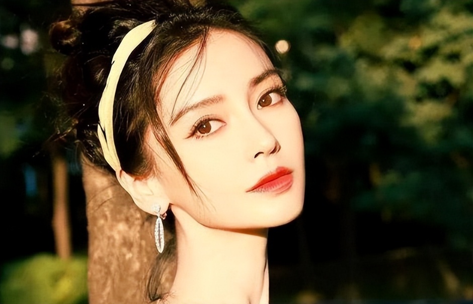 杨颖到底整没整，明眼人都明白，可当事人拿来诸多证据拒不承认