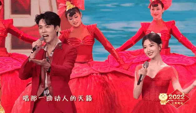 2019女足世界杯全部歌曲(2022元宵晚会名场面：张小斐歌声迷人，中国女足唱《铿锵玫瑰》)