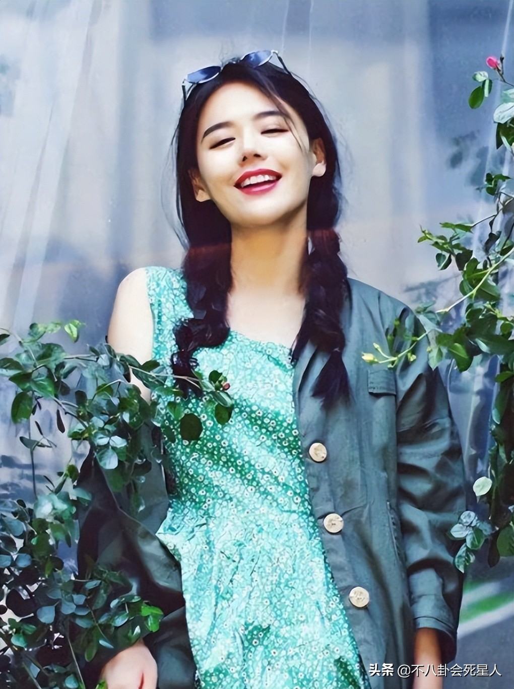 单看个个是美人，合照却开“大头特效”，这些女星被“虐惨”