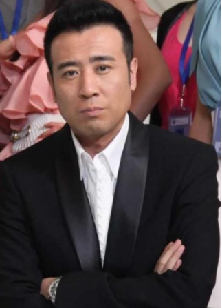 “大器晚成”于和伟：母亲反对他演戏，姐姐卖钢琴送他去戏剧学院