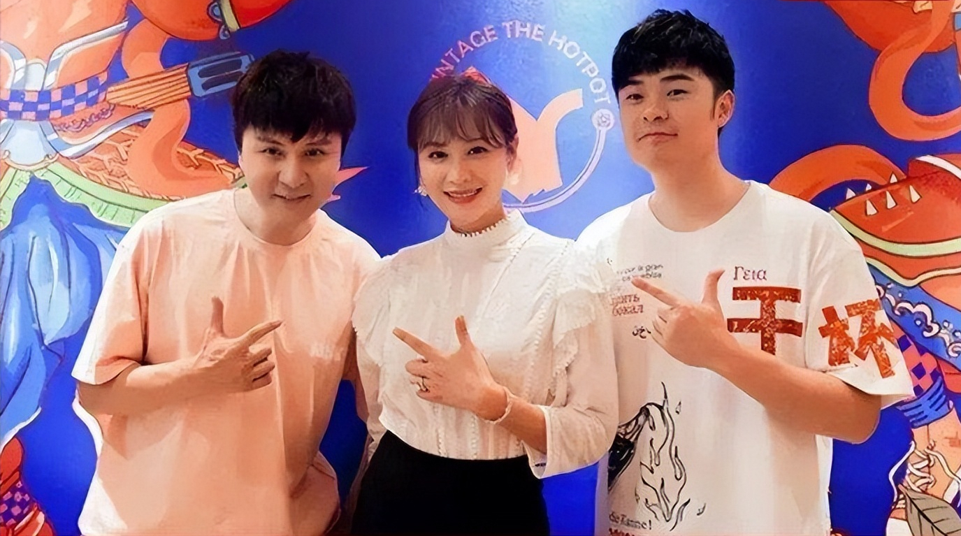 4元成本卖上千，一盘毛肚380，这些明星坑起粉丝来真不手软