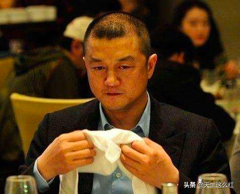 30岁超模如何拿下李亚鹏？我更好奇50岁李亚鹏如何拿下小美女