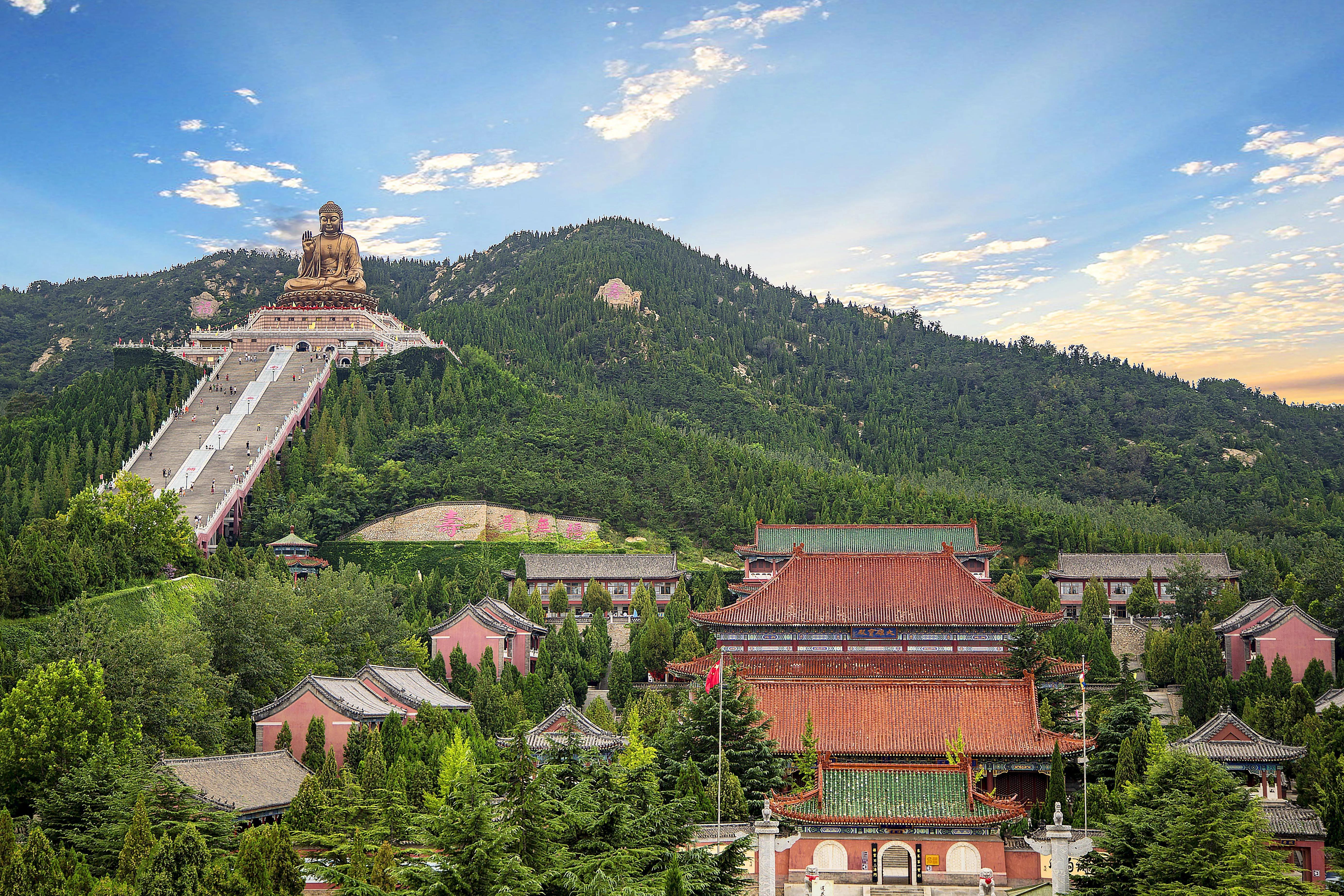 春天，去烟台蓬莱阁等十一大旅游景点会让你留恋往返，目不暇接