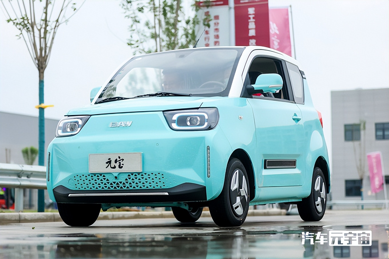 北汽盯上五菱宏光MINI了！空间大很多，卖3.39万会火吗？