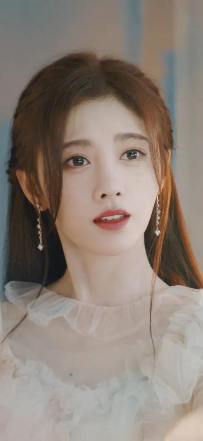 鞠婧祎：甜美靓丽，天生丽质