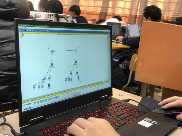 初中毕业学什么？学习计算机好不好？慧中IT学院延庆校区一探究竟