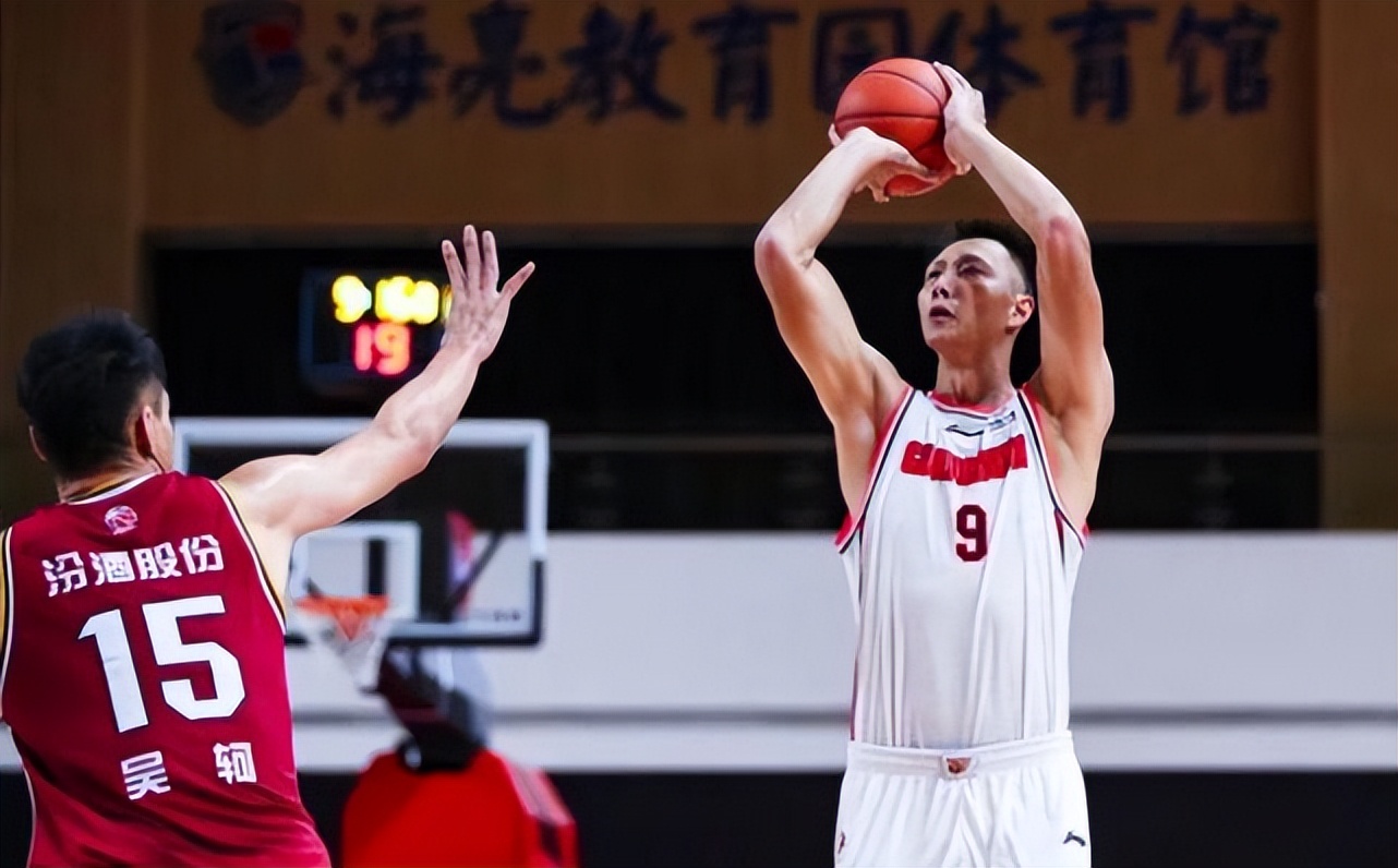 国内球员最高年薪(NBA最高年薪是库里5961万，那CBA是谁？没有对比就没有伤害)