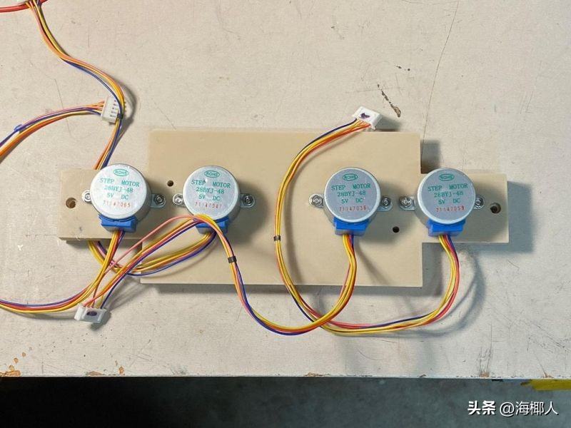 用 Arduino 步进电机驱动的机械木条时钟