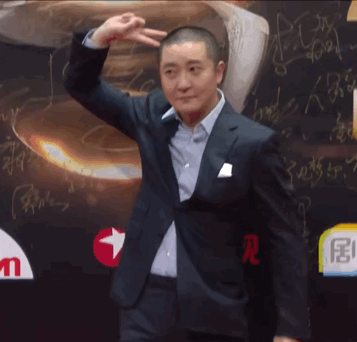 男明星在红毯上作的“怪”，穿丑衣、爱作妖，风头出尽