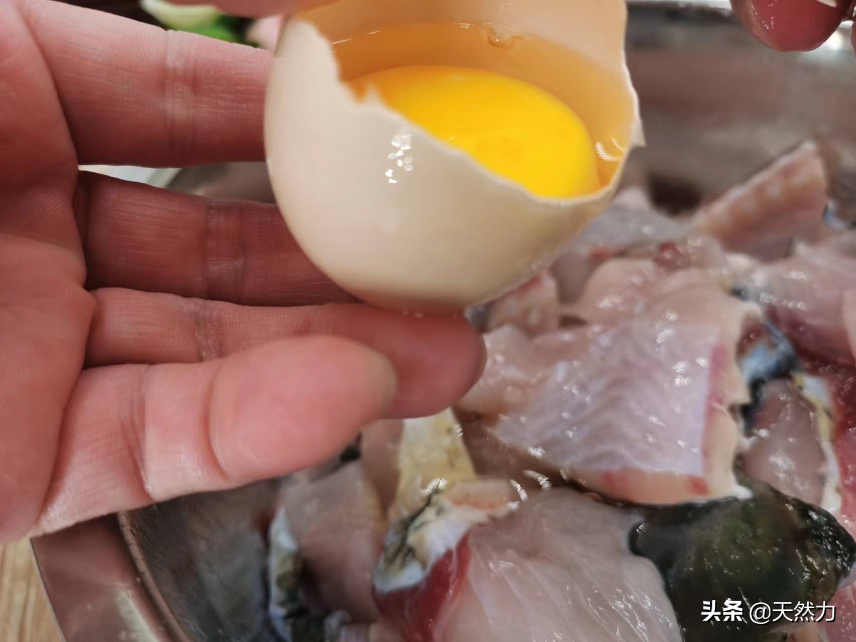 酸菜鱼的正宗做法，鱼肉滑嫩没腥味，酸菜爽口，酸辣麻香真过瘾