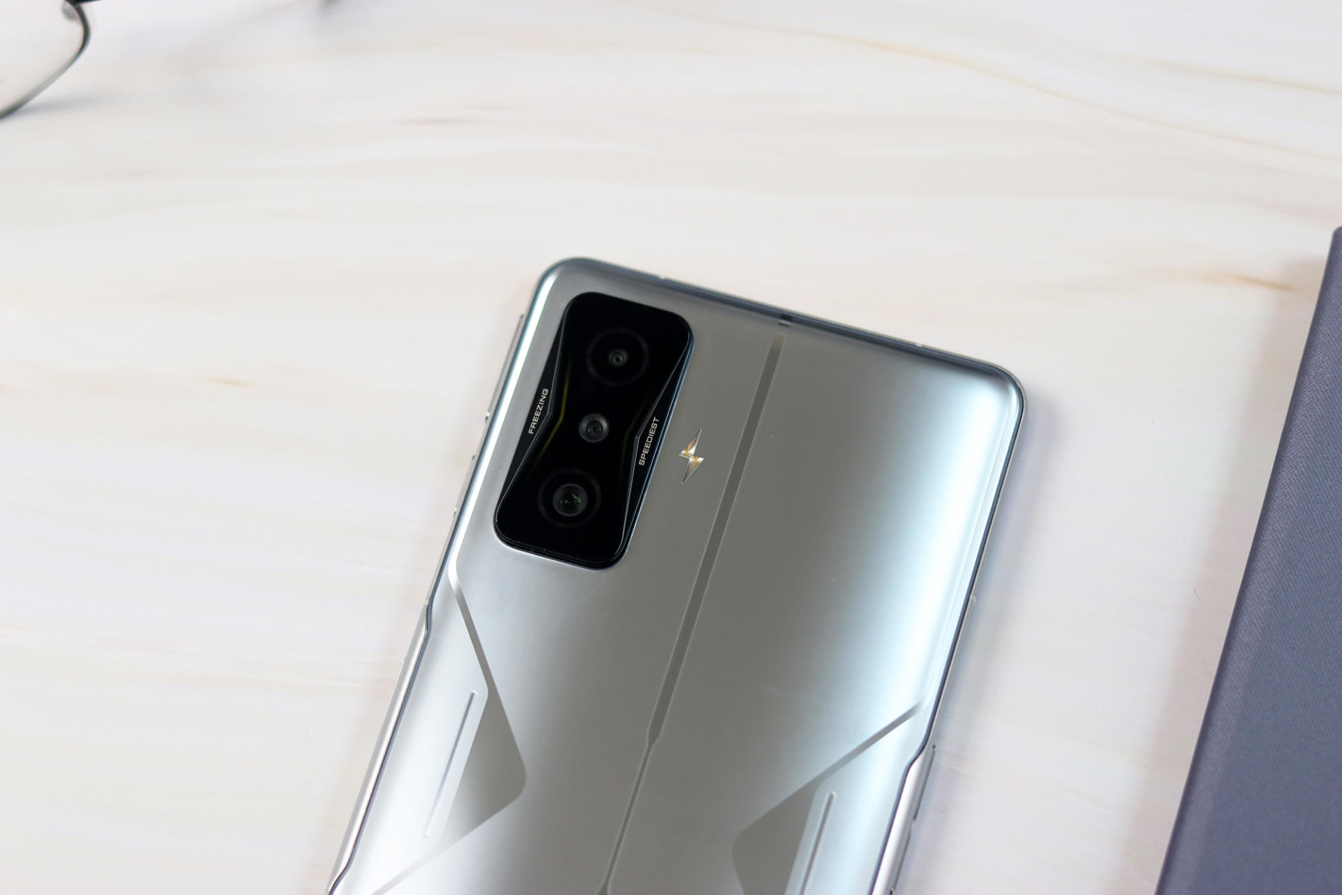 Redmi K50 电竞版手机开箱评测：快充、屏幕、性能全部拉满