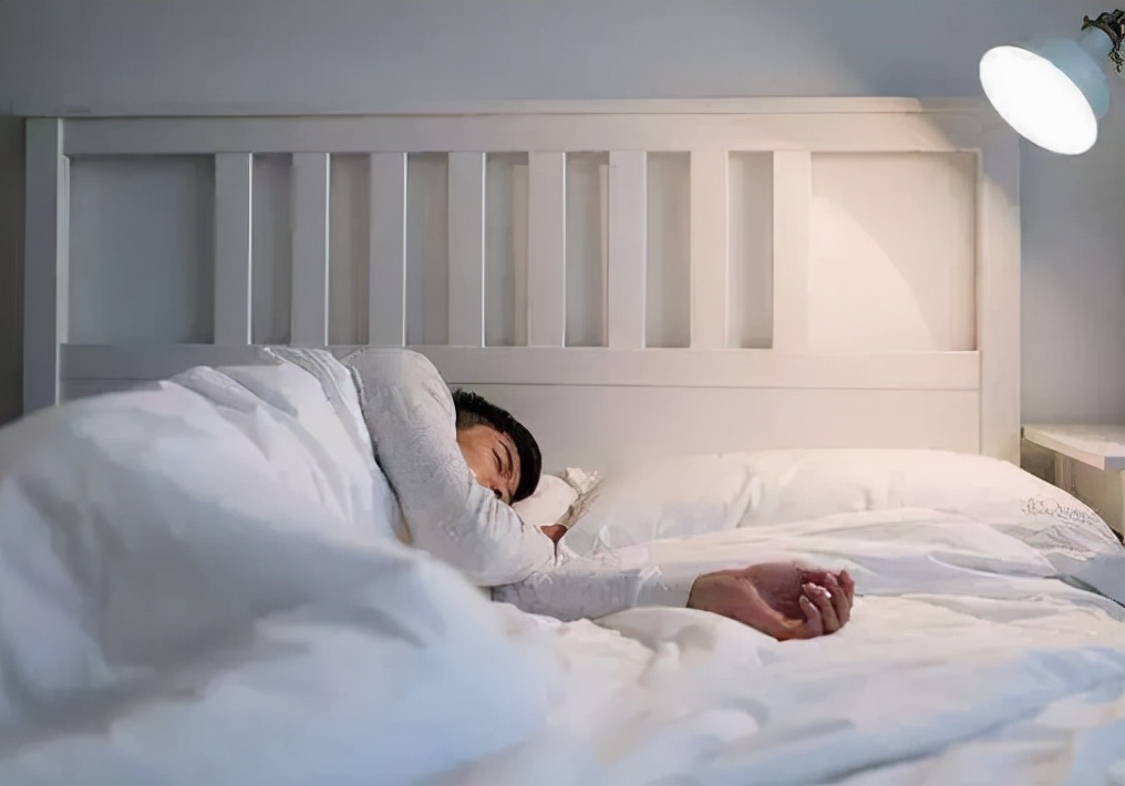 高考体检要“全部脱光”？学生们忐忑不已，医生：你以为我想看？