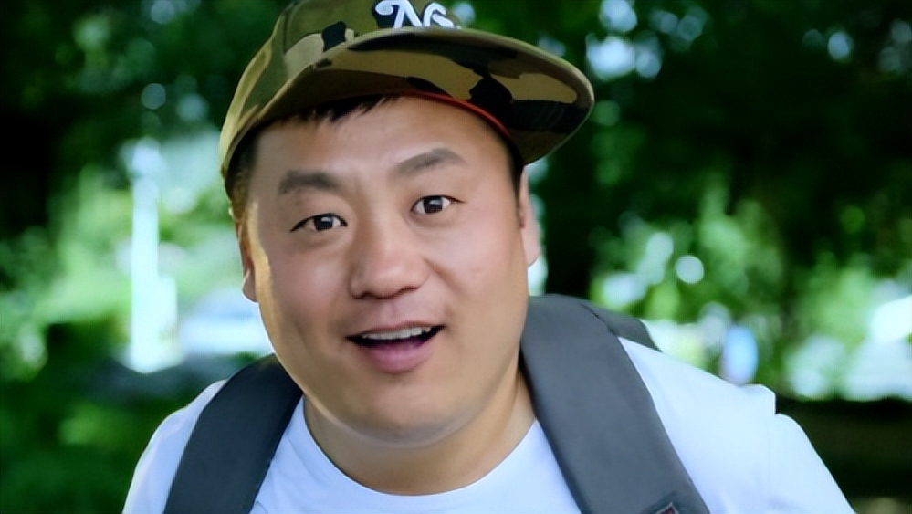 "赵本山徒弟"宋晓峰:走红后不抛弃患难妻子,称女儿是他的骄傲