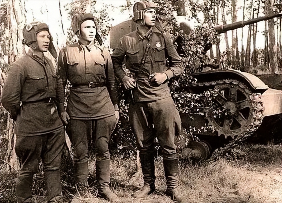 17岁混血少女劝降日军，却被拖入军事要塞，最终只留下一块头巾