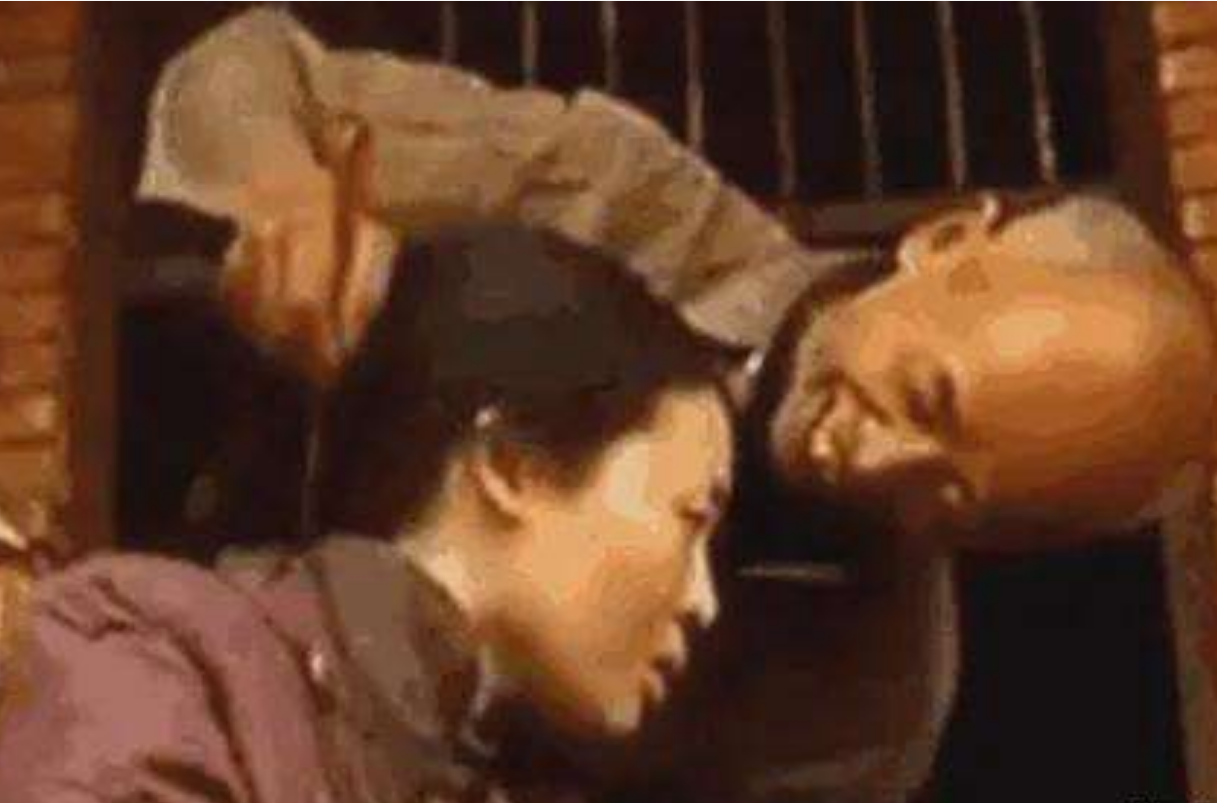 1995年，四川女大学生被120元卖给55岁老汉，2人跟牲口住了17年