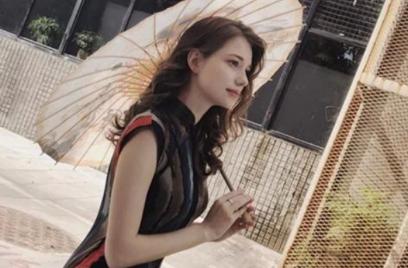 浙大美女留学生走红，长相神似“赫本”，网友直呼想重新参加高考