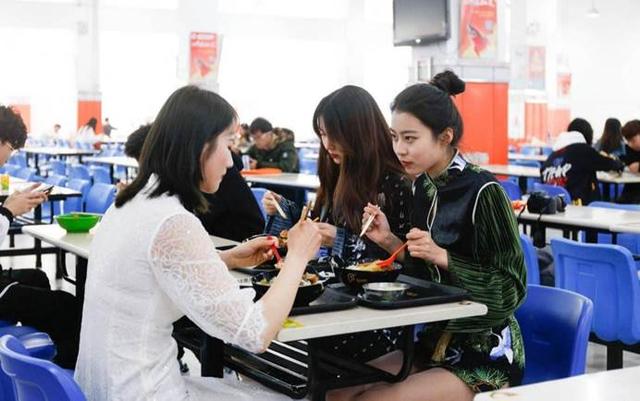 大学室友不愿AA买洗衣机，自掏腰包“上锁”使用，这样做有错吗？