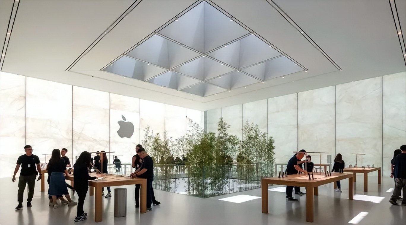 苹果沦为百元机，冲上热搜！库克这次诚意十足