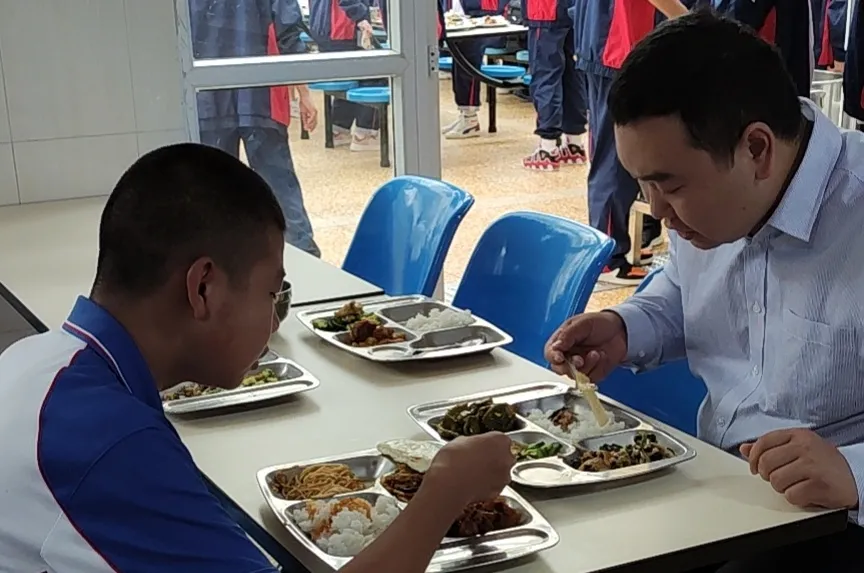 271教育丨有一种爱,叫“陪你吃饭”