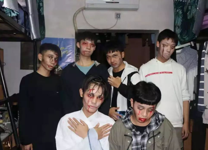 大学“阴间宿舍”走红，走廊看起来就很闪灵，学生直言不敢睡觉