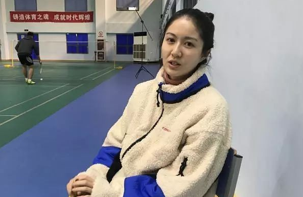 四川：大学课堂上的西班牙语老师，眼里带笑风情万种，不要太迷人