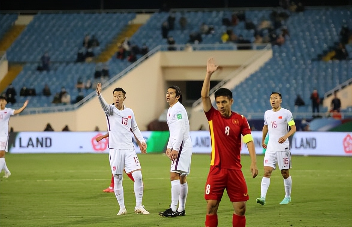 為什么中國隊世界杯（扎心了！被阿曼記者問中國隊無緣世界杯原因，李霄鵬用4個字回應）